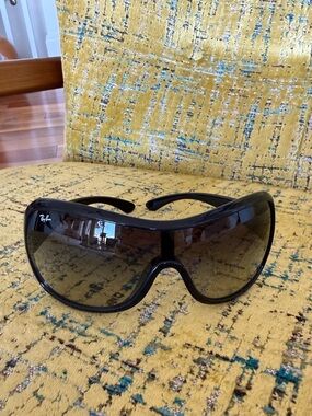 Ray-Ban RB4099 sunglasses